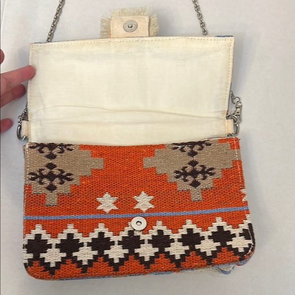 AMERICA & BEYOND GEOMETRIC CHAIN CROSSBODY BAG - Picture 4 of 16